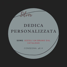 Carica l'immagine nel visualizzatore di Gallery, QR code SILVER dedica - "PERSONALIZZATA" - CANZONE da catalogo - LA CANTANTE CON LA VALIGIA