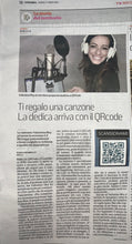 Carica l'immagine nel visualizzatore di Gallery, QR code SILVER dedica - "PERSONALIZZATA" - CANZONE da catalogo - LA CANTANTE CON LA VALIGIA